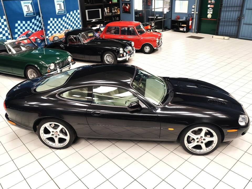 Bild 9/65 von Jaguar XKR (1998)
