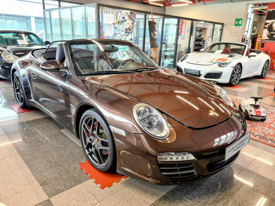 Image 21/21 of Porsche 911 Carrera 4S (2010)