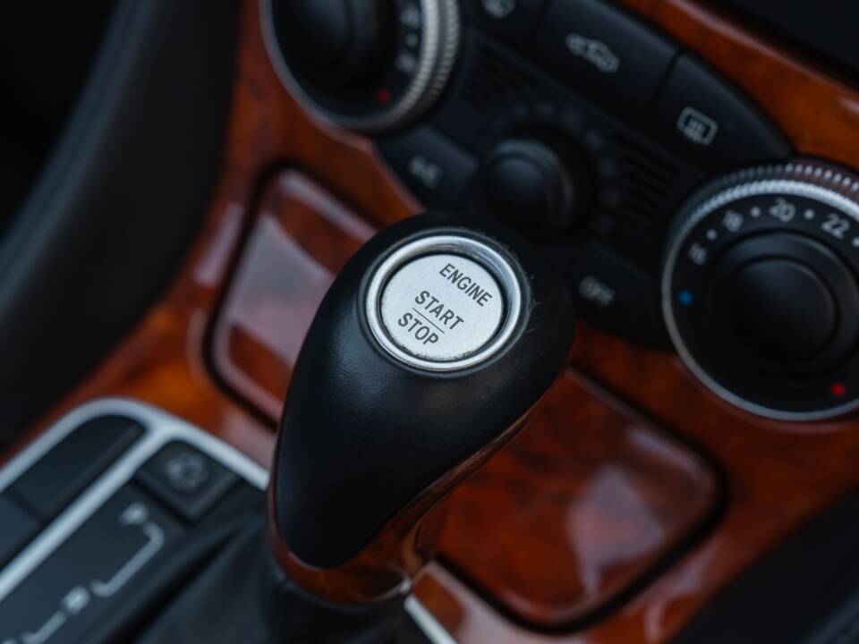 Image 46/86 de Mercedes-Benz SL 500 (2002)