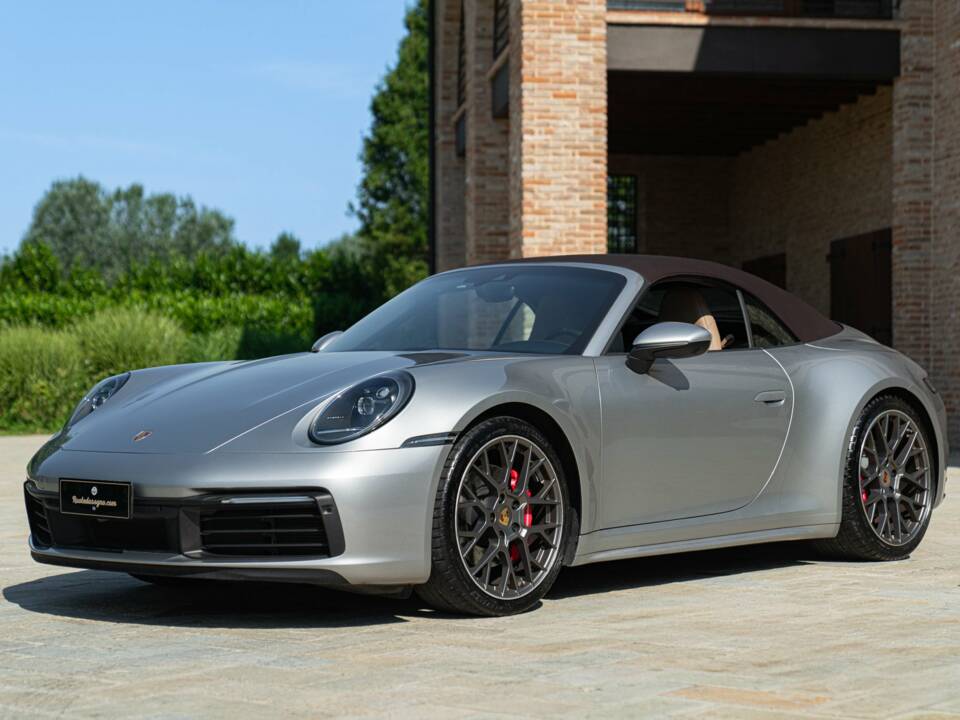 Image 2/50 of Porsche 911 Carrera 4S (2019)