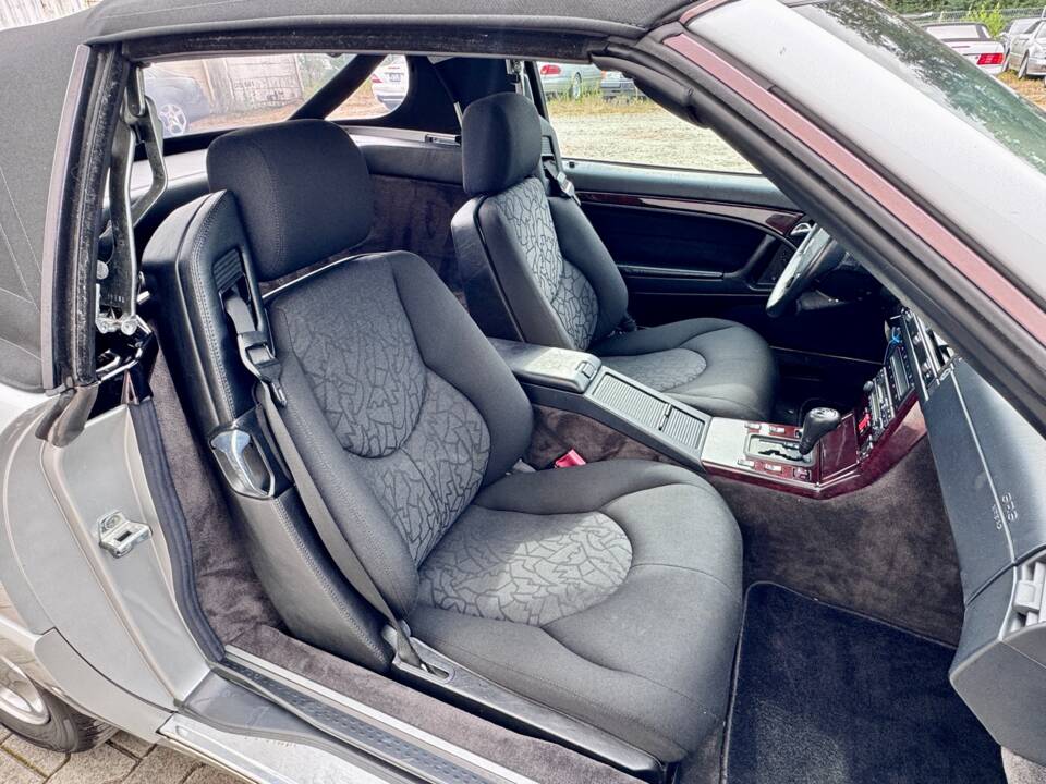 Imagen 9/13 de Mercedes-Benz SL 320 (1996)
