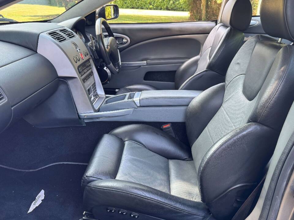 Image 18/40 of Aston Martin V12 Vanquish (2002)