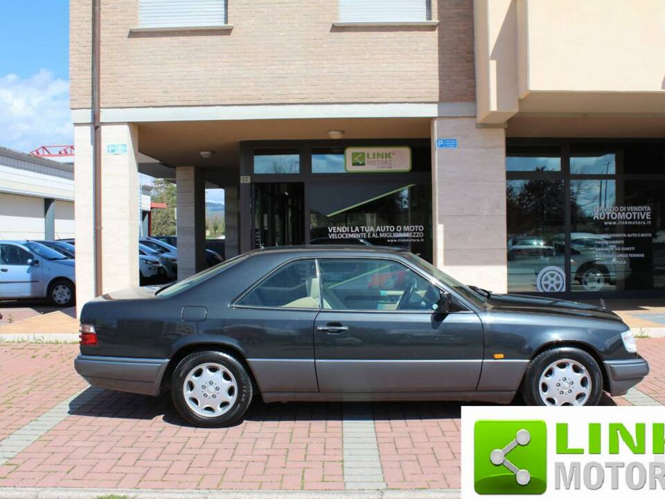 Afbeelding 4/10 van Mercedes-Benz E 320 (1993)