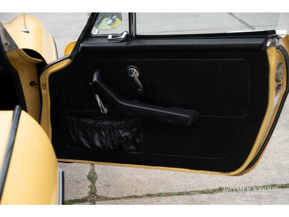 Image 31/50 of Volvo 1800 ES (1972)