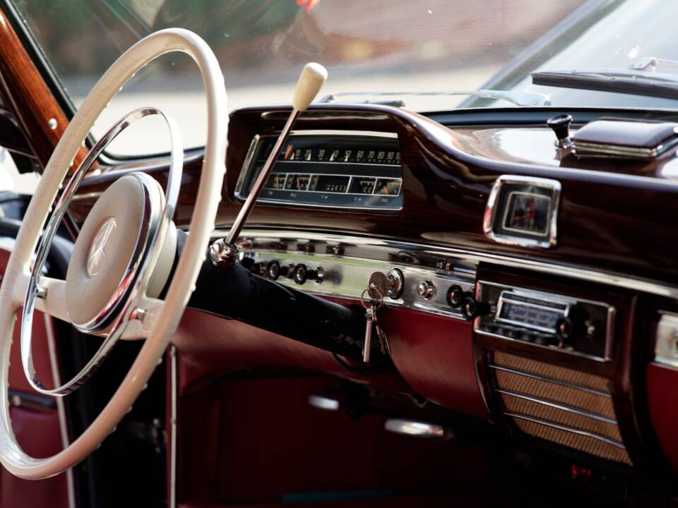 Immagine 27/35 di Mercedes-Benz 220 SE (1960)