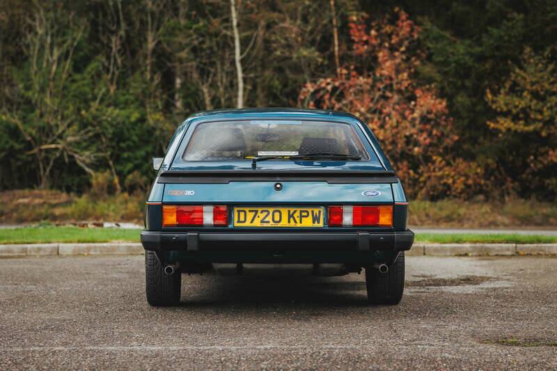 Bild 5/9 von Ford Capri 2,8i (1987)
