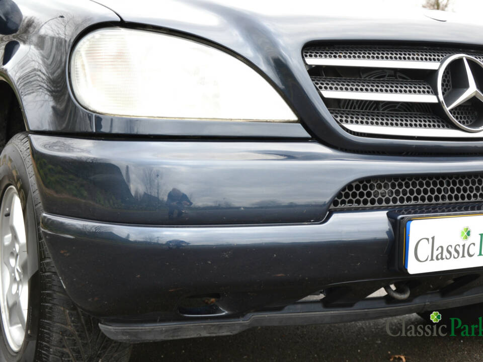 Imagen 48/50 de Mercedes-Benz ML 230 (1998)