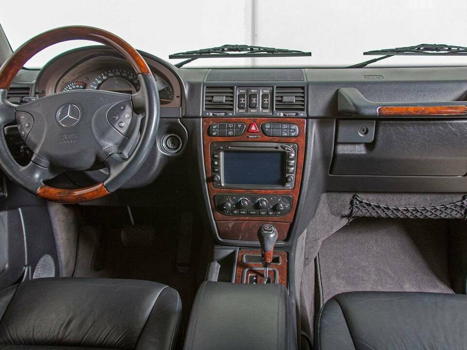 Image 16/20 of Mercedes-Benz G 500 (LWB) (2004)