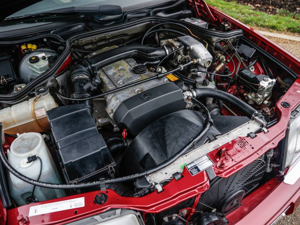 Immagine 39/47 di Mercedes-Benz E 220 (1995)