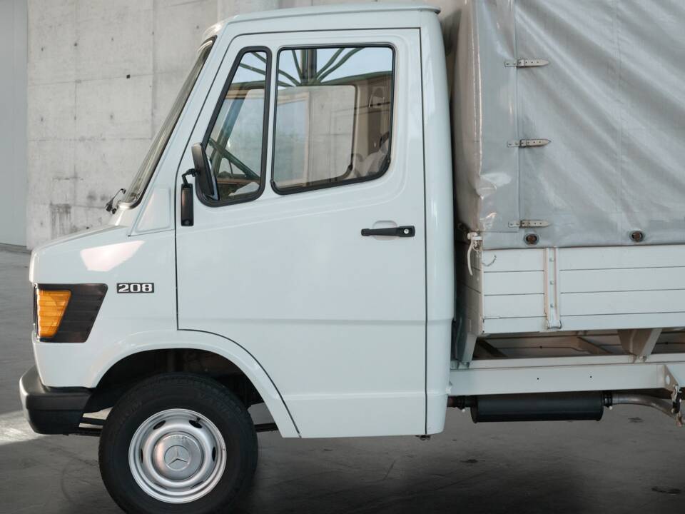 Image 7/43 of Mercedes-Benz T1 208 (1981)