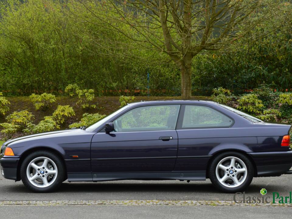 Bild 2/50 von BMW 320i (1994)