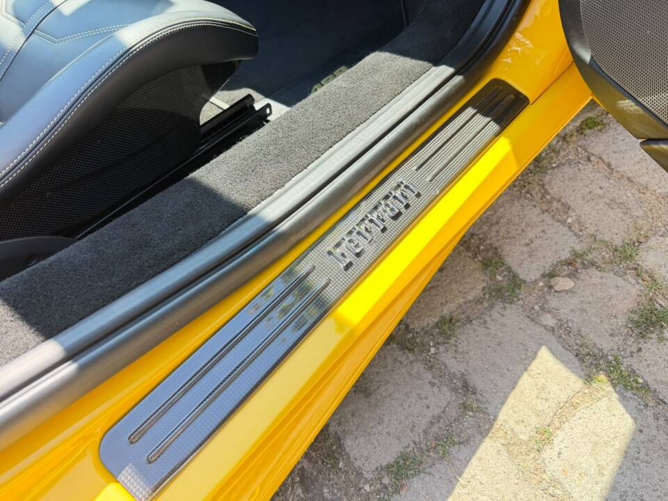 Image 9/18 of Ferrari 488 Spider (2018)