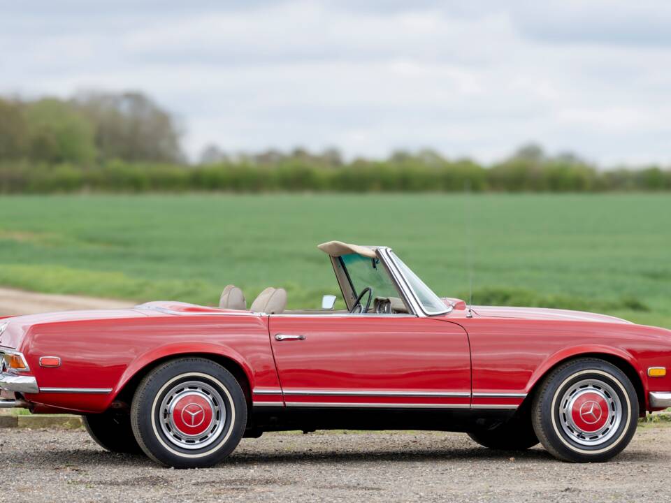 Image 2/18 of Mercedes-Benz 280 SL (1970)