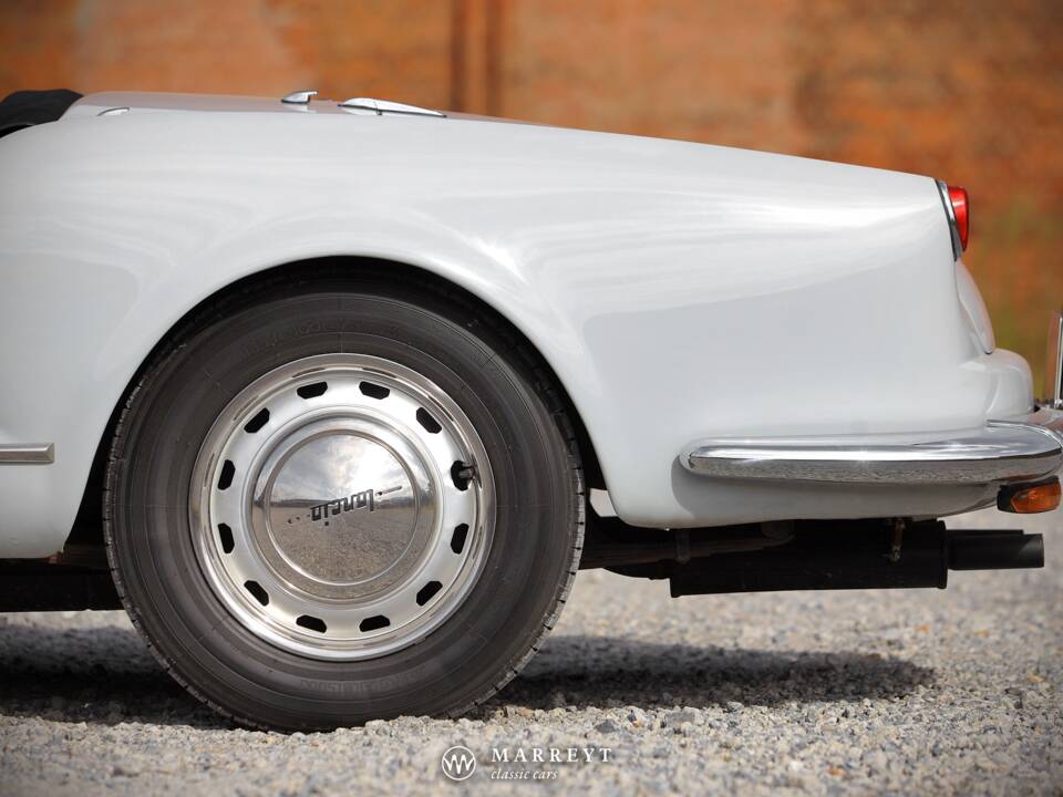 Image 24/70 of Lancia Aurelia B24 Convertible (1957)