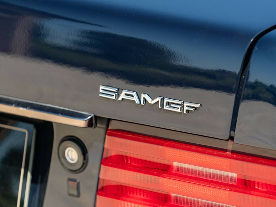 Image 20/45 of Mercedes-Benz 500 SL (1990)