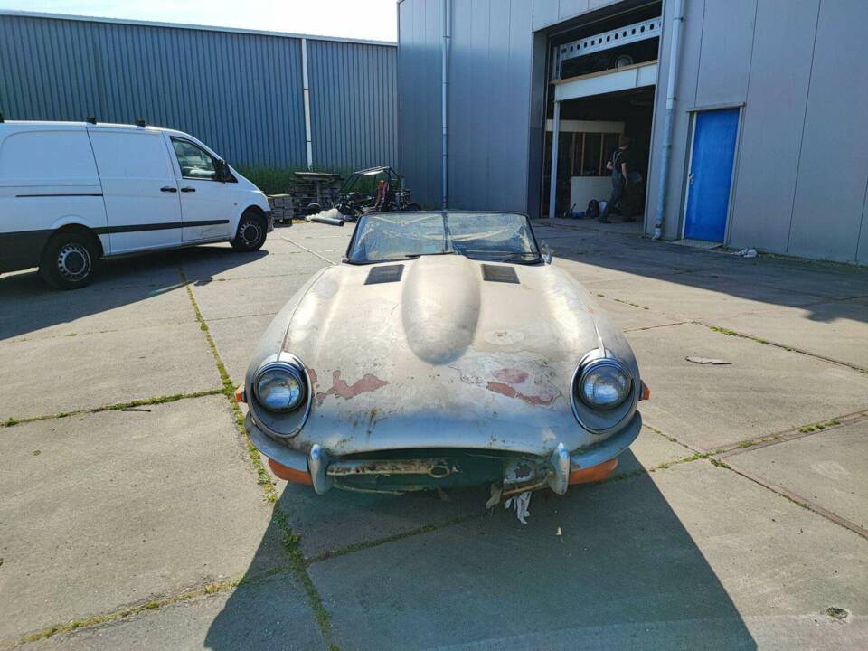 Image 3/20 de Jaguar E-Type (1969)