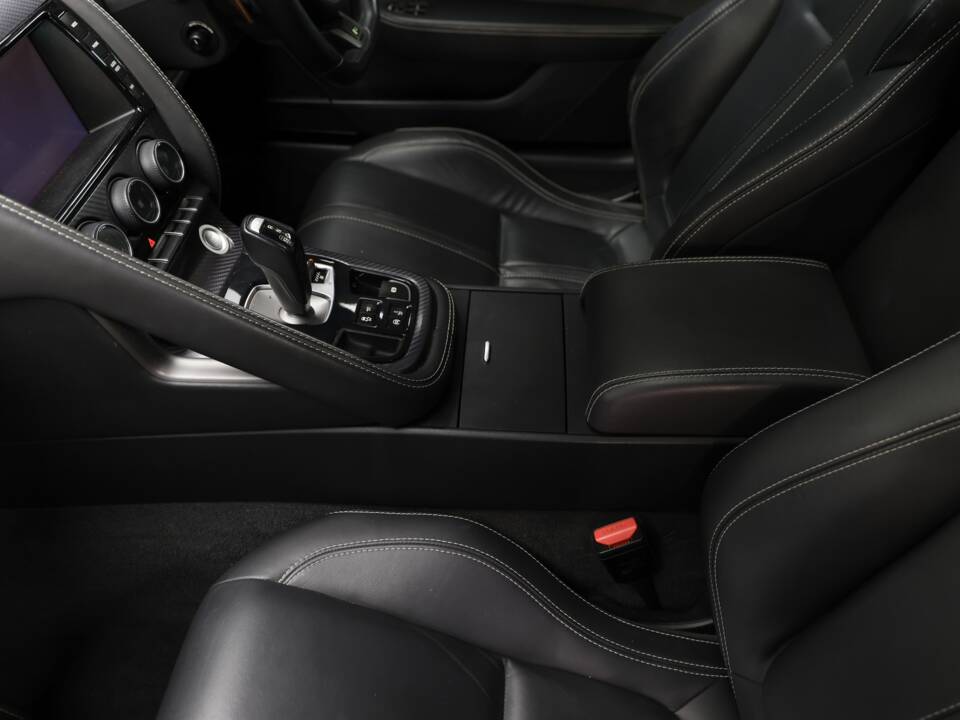 Afbeelding 50/50 van Jaguar F-Type R (2014)