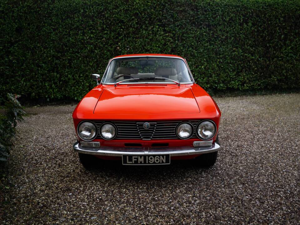 Image 14/20 of Alfa Romeo Giulia 1600 GT Junior (1976)
