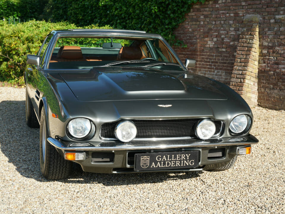 Image 38/50 of Aston Martin V8 (1980)