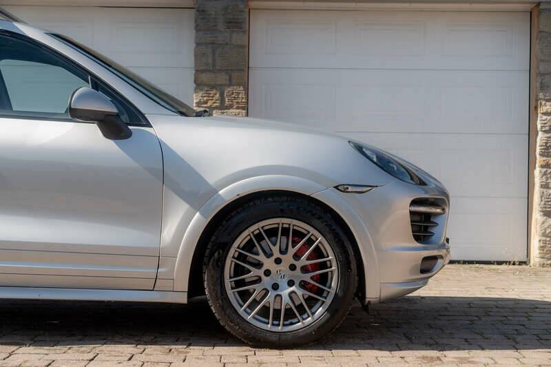 Image 11/50 de Porsche Cayenne GTS (2012)