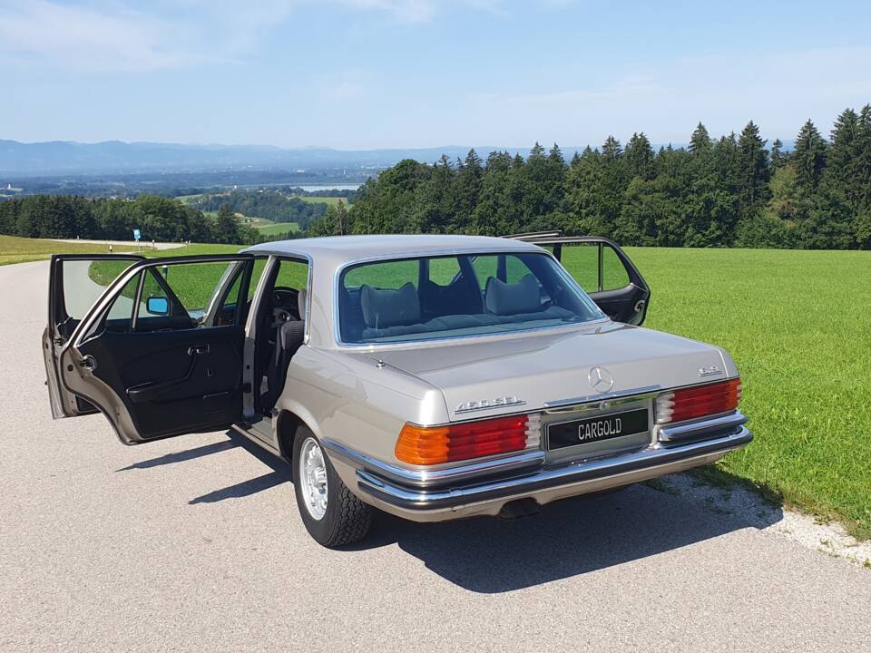 Afbeelding 23/31 van Mercedes-Benz 450 SEL 6,9 (1975)