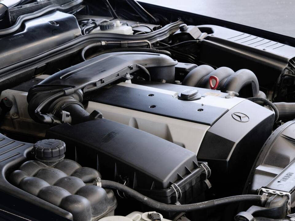 Image 30/46 of Mercedes-Benz SL 320 (1998)