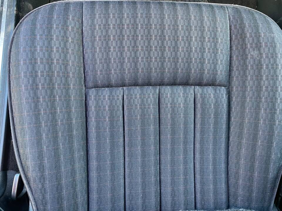 Immagine 12/19 di Mercedes-Benz E 200 (1993)