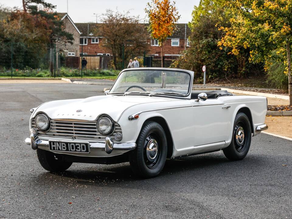 Image 1/42 of Triumph TR 4A (1966)