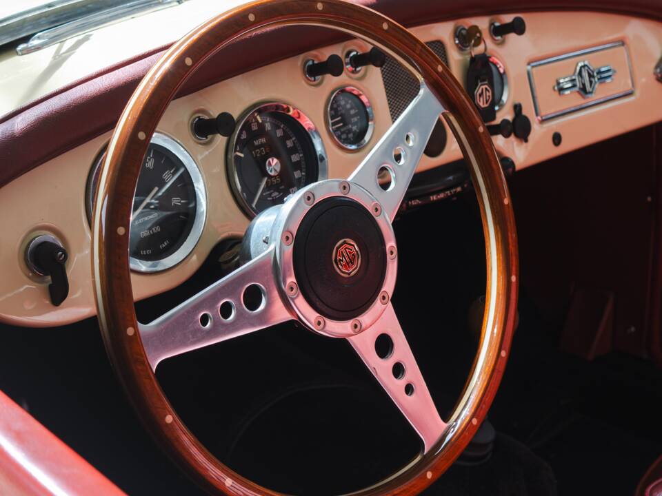Image 3/22 of MG MGA 1600 (1960)