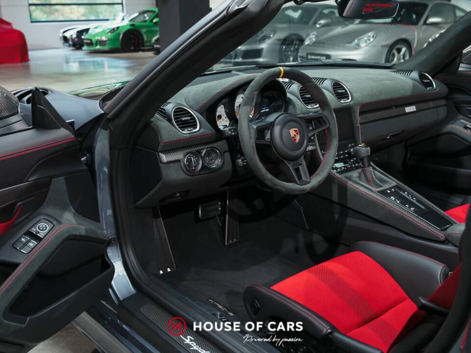 Bild 17/25 von Porsche 718 Spyder RS Weissach (2024)