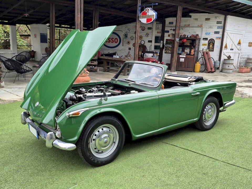 Image 36/66 of Triumph TR 4A IRS (1966)
