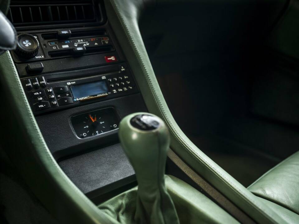 Image 11/15 of Porsche 928 GTS (1992)