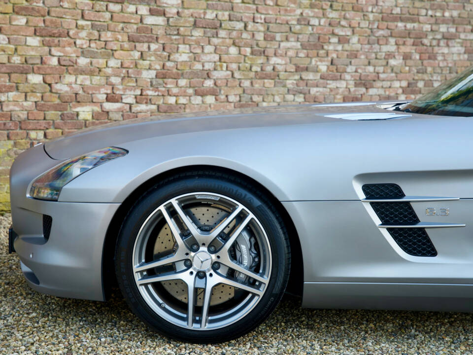 Imagen 40/50 de Mercedes-Benz SLS AMG (2011)