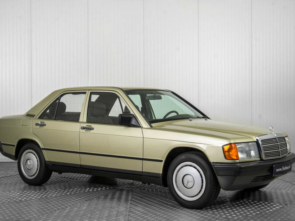 Imagen 5/50 de Mercedes-Benz 190 E (1986)