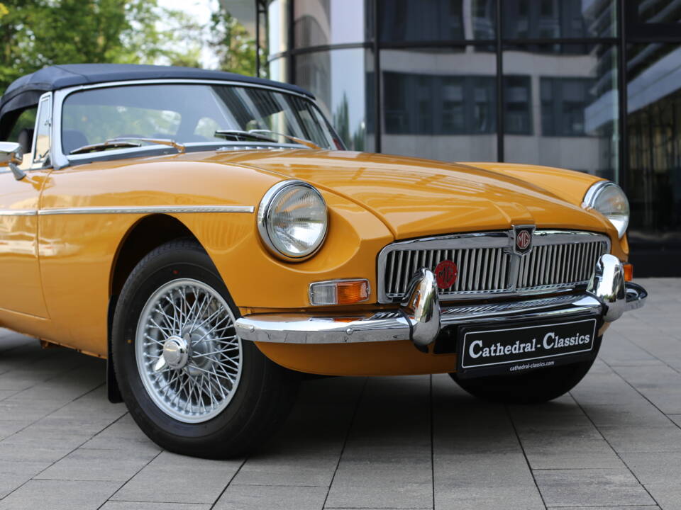 Image 7/53 of MG MGB (1973)