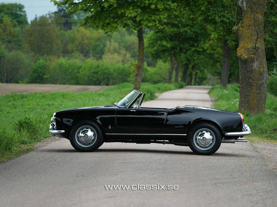Image 4/20 of Alfa Romeo Giulia 1600 Spider (1964)