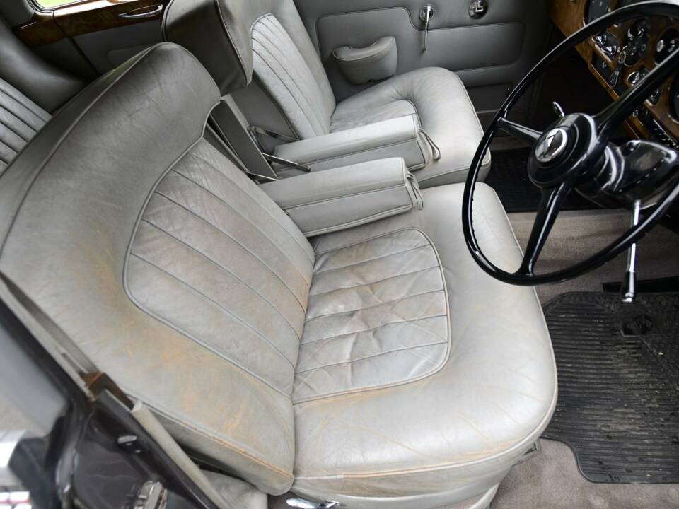 Image 23/50 of Bentley S 3 (1964)