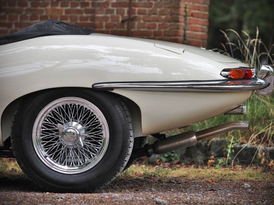 Image 28/50 of Jaguar E-Type 4.2 (1965)
