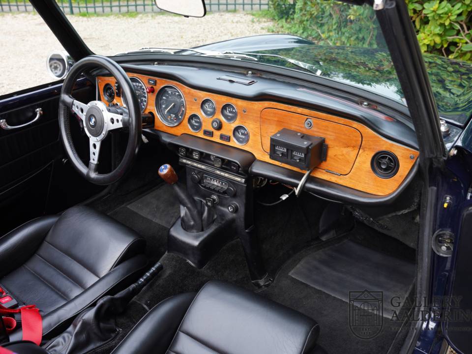 Image 32/50 de Triumph TR 6 (1973)