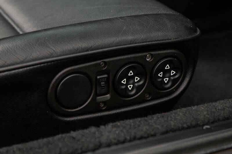 Image 32/50 de Porsche 911 Carrera 3.2 (1989)