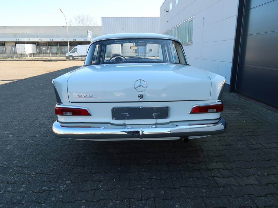 Image 5/50 of Mercedes-Benz 220 b (1965)