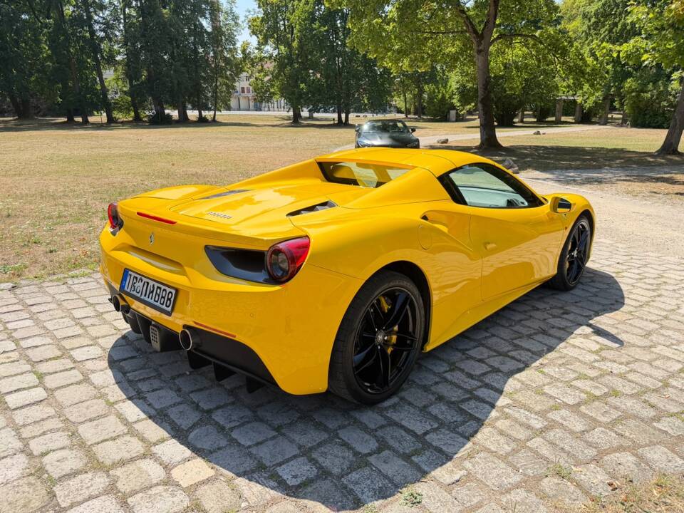 Image 5/18 of Ferrari 488 Spider (2018)