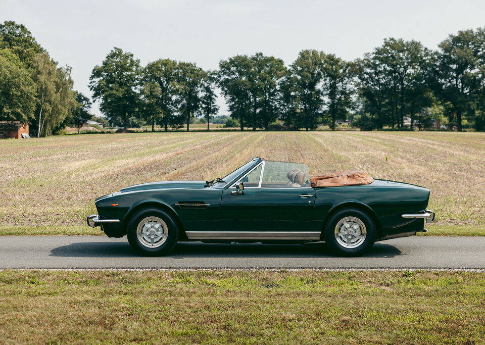 Immagine 7/15 di Aston Martin V8 Volante (1980)