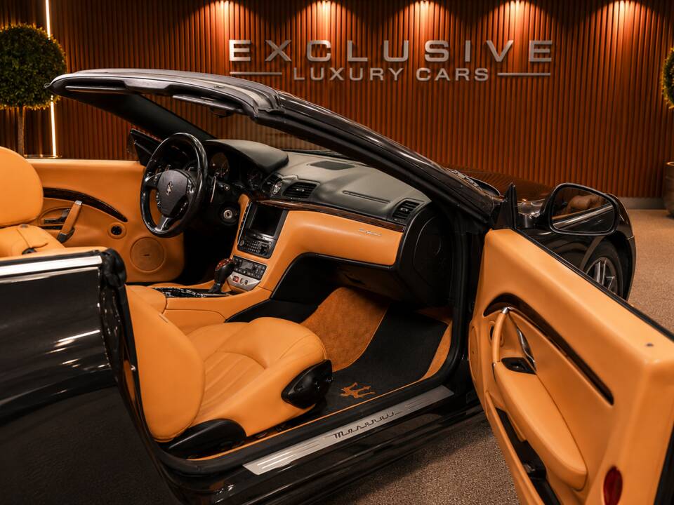 Bild 36/59 von Maserati GranCabrio 4.7 (2010)