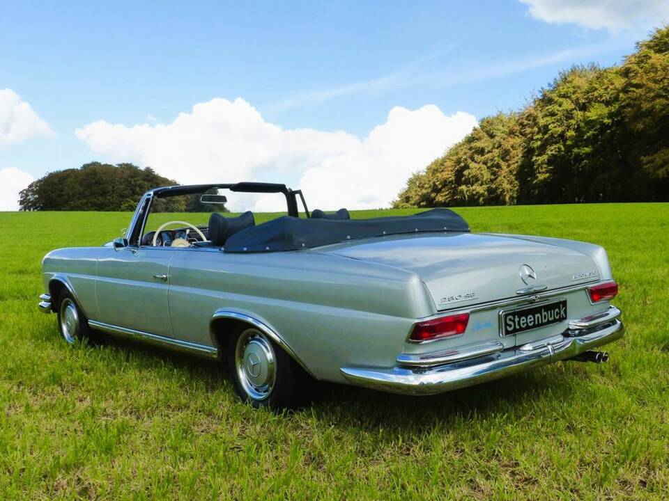Mercedes-Benz 250 SE Cabriolet (W 111) silber 1966