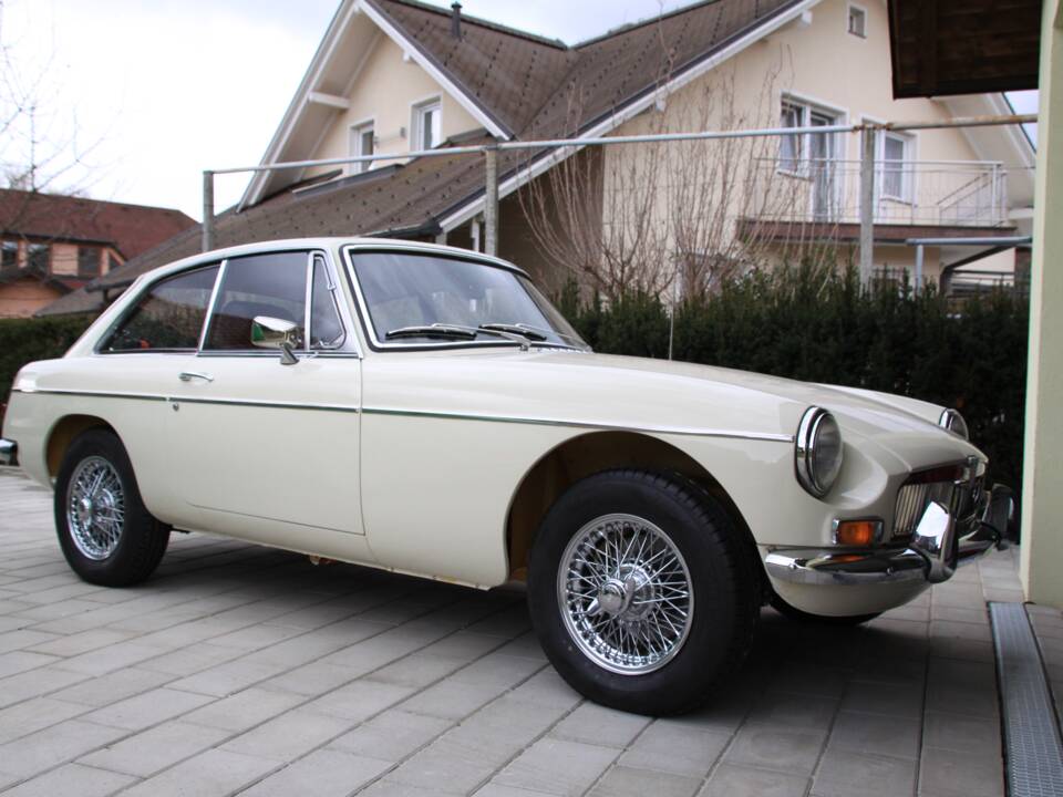 Bild 26/28 von MG MGB GT (1968)