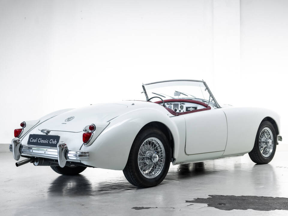 Image 4/28 of MG MGA 1600 (1960)