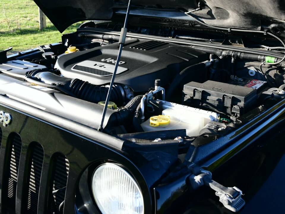 Image 29/50 de Jeep Wrangler Sahara 4.0L (2014)