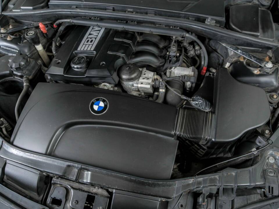 Image 39/50 de BMW 120i (2008)