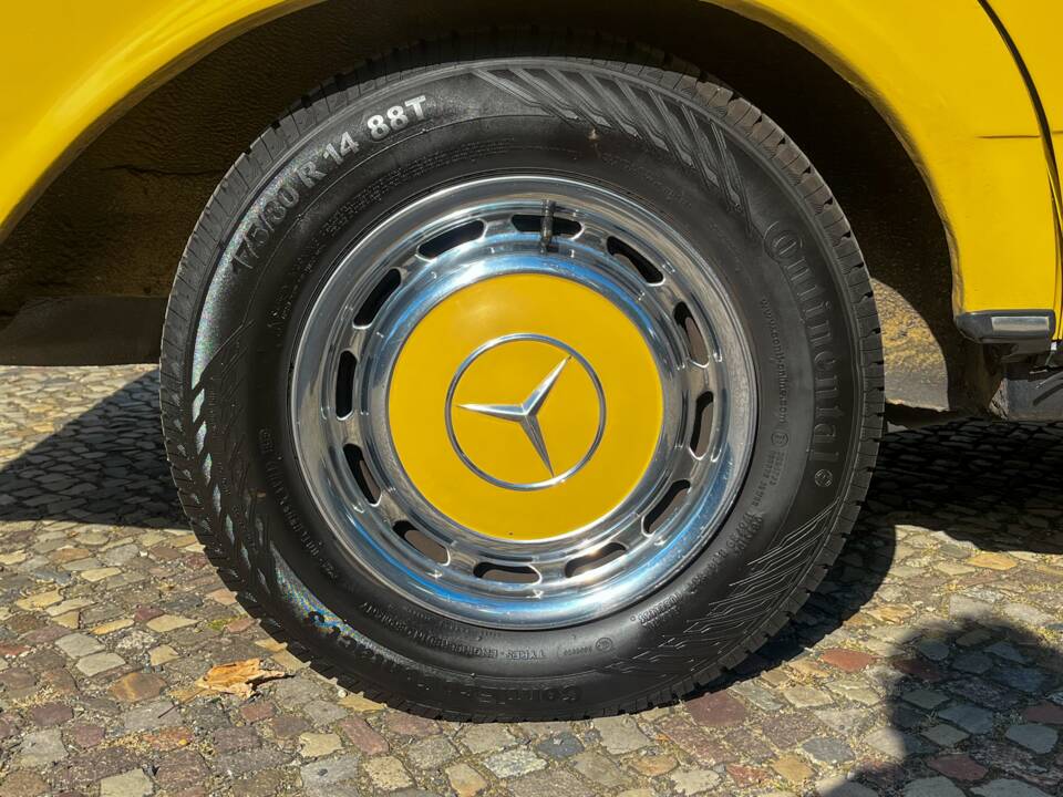 Image 135/139 of Mercedes-Benz 240 D (1978)